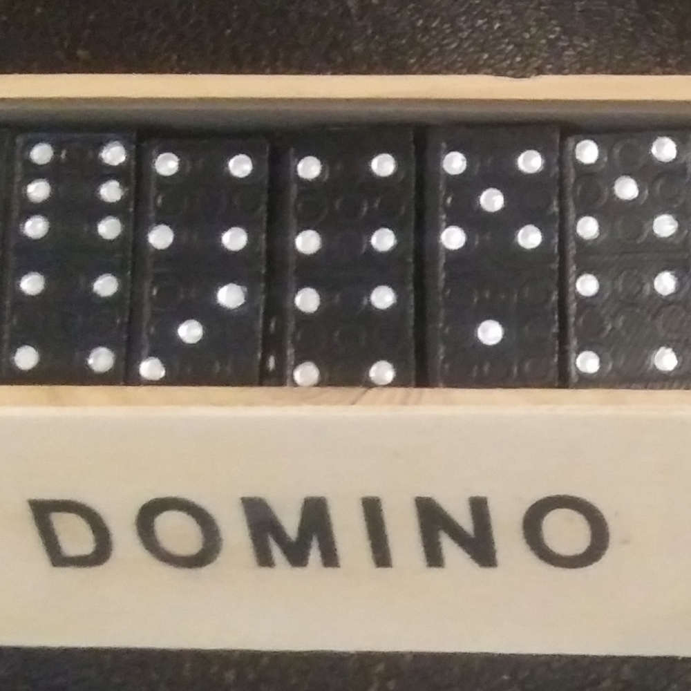 MINI TRAVEL DOMINO SET